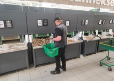 You can choose your own potatoes.